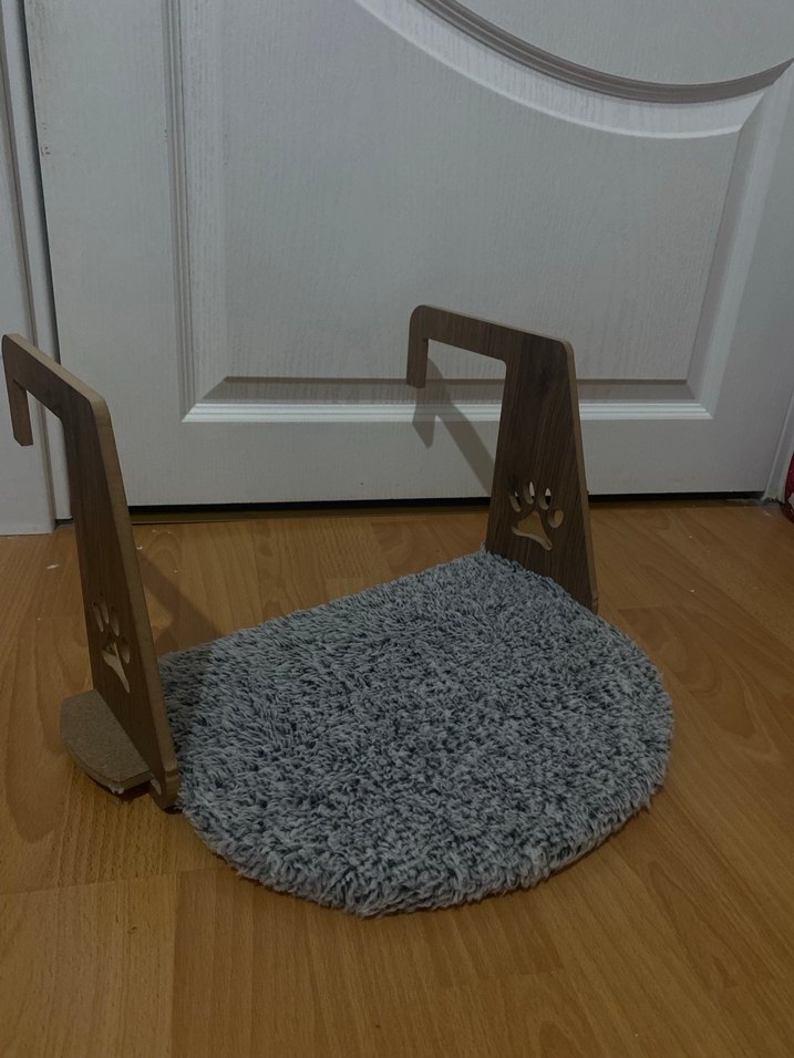 Gri Tüylü Ahşap Kedi Petek Yatagi - Görsel 2