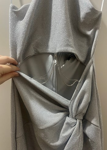 Gri Drapeli Uzun Zincir Detaylı Abiye Elbise - Görsel 6