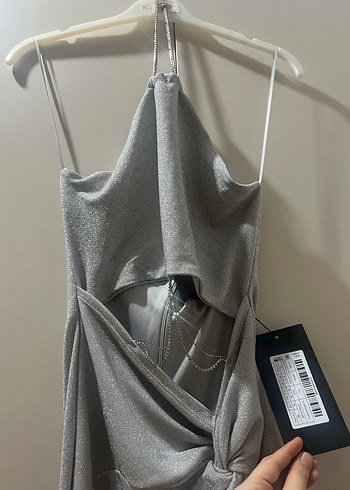 Gri Drapeli Uzun Zincir Detaylı Abiye Elbise - Görsel 10