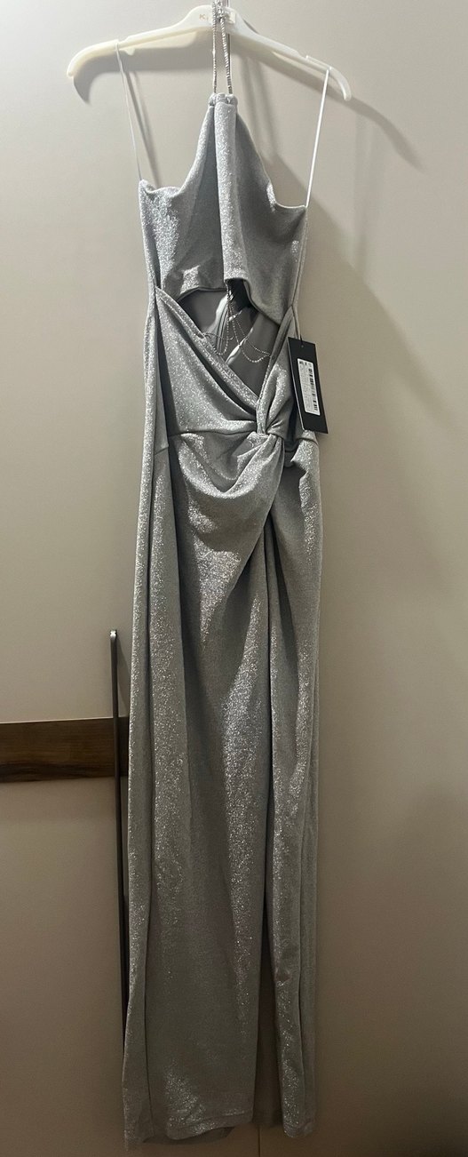 Gri Drapeli Uzun Zincir Detaylı Abiye Elbise - Görsel 5