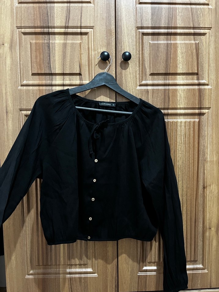 Siyah V Yaka Düğmeli Kadın Bluz - Görsel 2