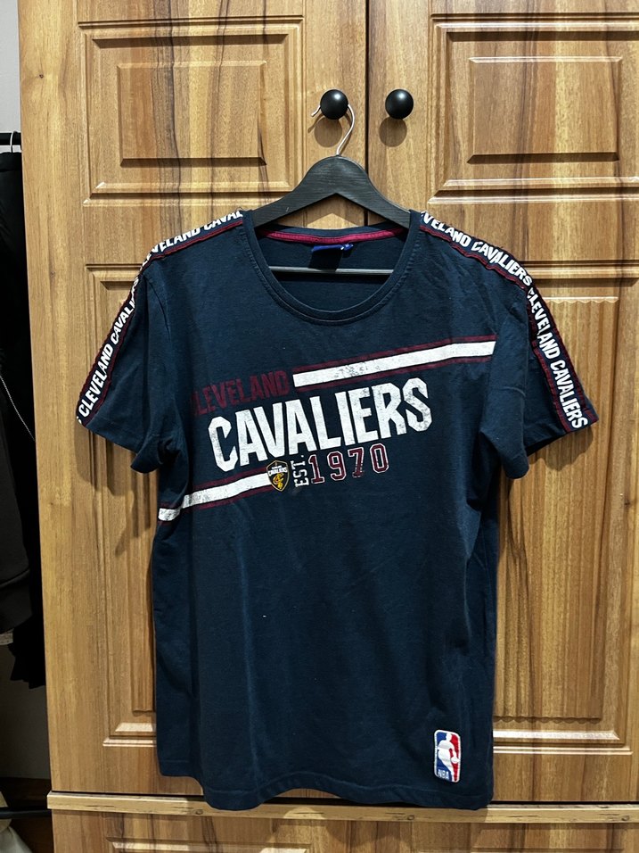 Kısa Kollu Siyah Cavaliers Baskılı Tişört - Görsel 2