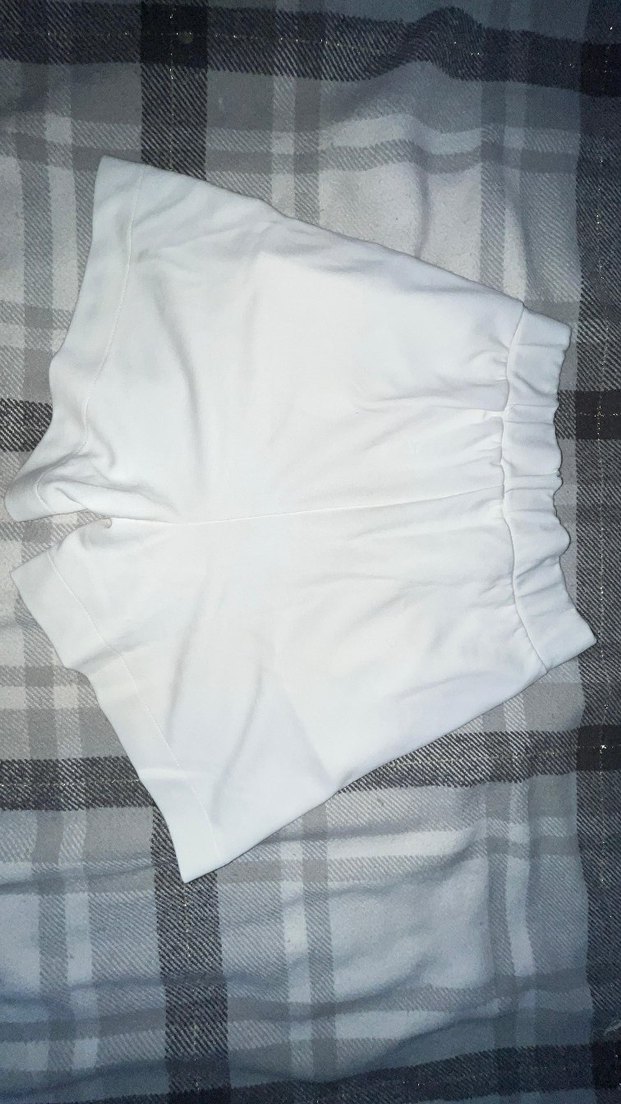 Beyaz Mini Şort - Görsel 2