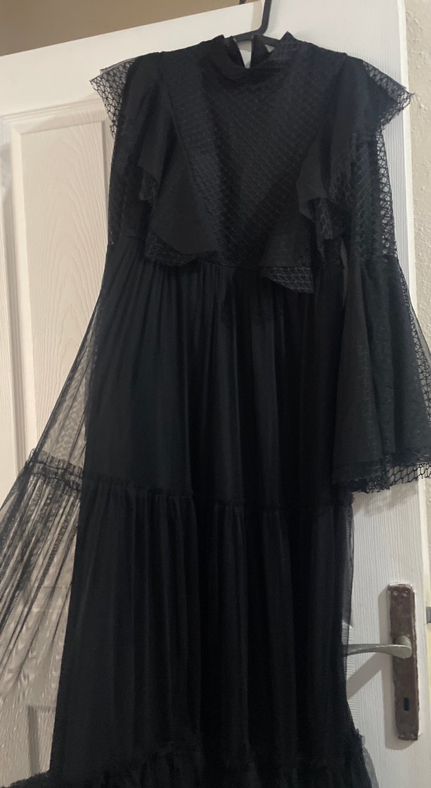 Uzun Siyah Gotik Fırfırlı Elbise - Görsel 4