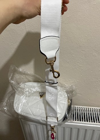 Guess Beyaz Kadın Kapitone Çapraz Çanta - Görsel 3