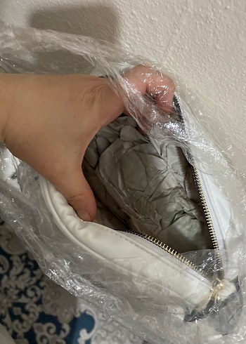 Guess Beyaz Kadın Kapitone Çapraz Çanta - Görsel 4