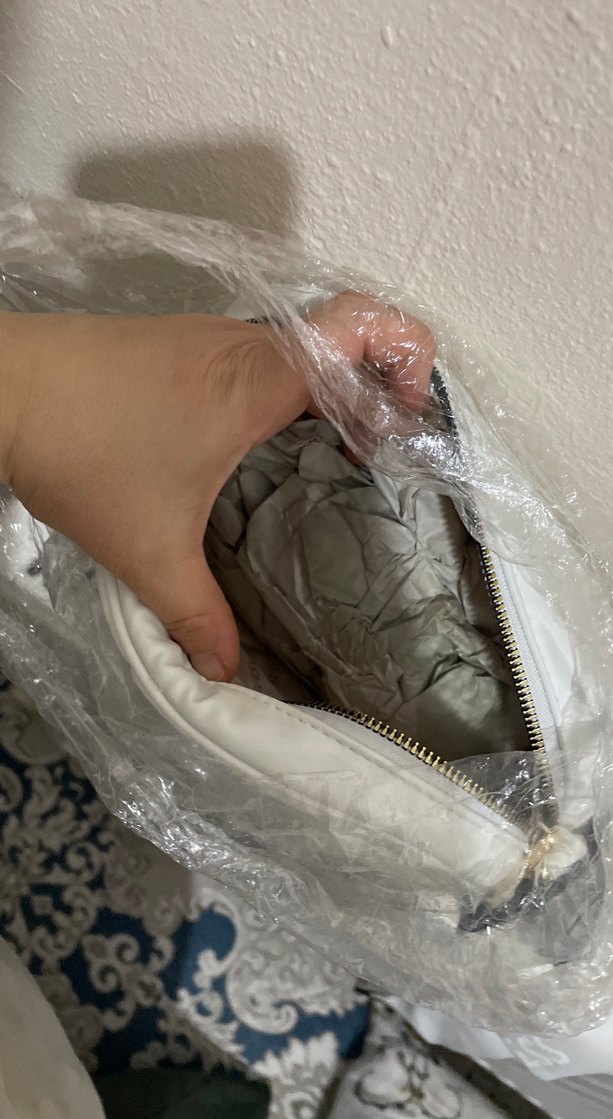 Guess Beyaz Kadın Kapitone Çapraz Çanta - Görsel 4