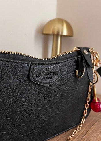 Louis vuitton Zincir Detaylı Siyah Deri Kadın Çapraz Çanta - Görsel 4