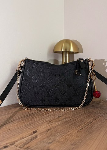 Louis vuitton Zincir Detaylı Siyah Deri Kadın Çapraz Çanta - Görsel 3