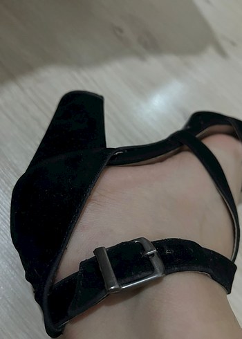 Siyah Süet Tokalı Kalın Topuklu Kadın Ayakkabı - Görsel 7