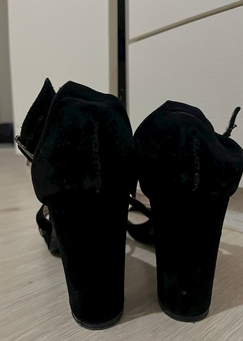 Siyah Süet Tokalı Kalın Topuklu Kadın Ayakkabı - Görsel 3