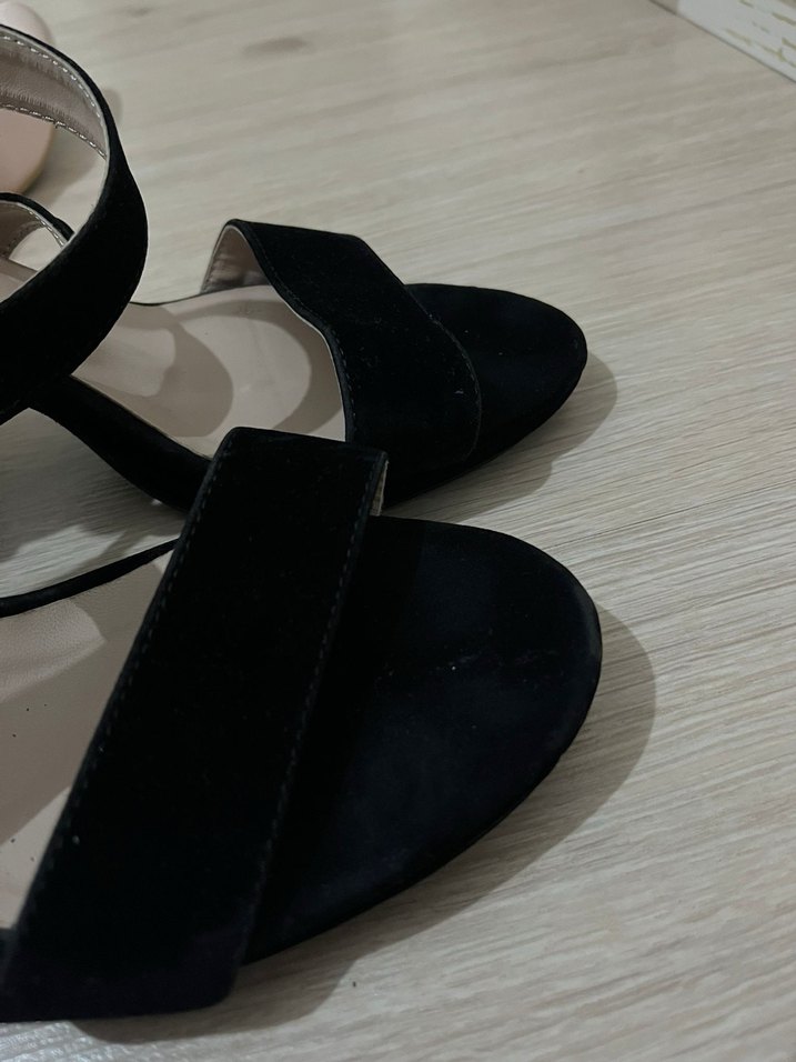 Siyah Süet Tokalı Kalın Topuklu Kadın Ayakkabı - Görsel 2