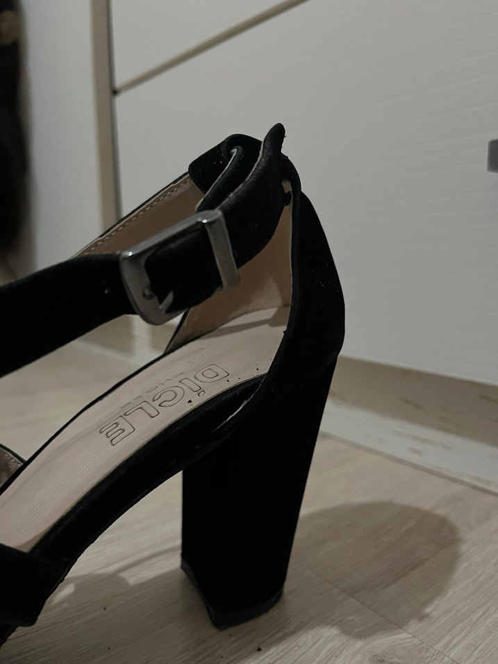 Siyah Süet Tokalı Kalın Topuklu Kadın Ayakkabı - Görsel 5