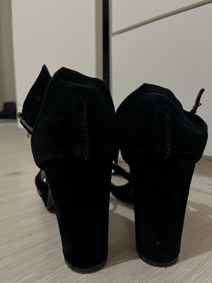 Siyah Süet Tokalı Kalın Topuklu Kadın Ayakkabı - Görsel 3