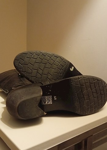 Kadın Siyah Deri Diz Boyu Tokalı Çizme - Görsel 7