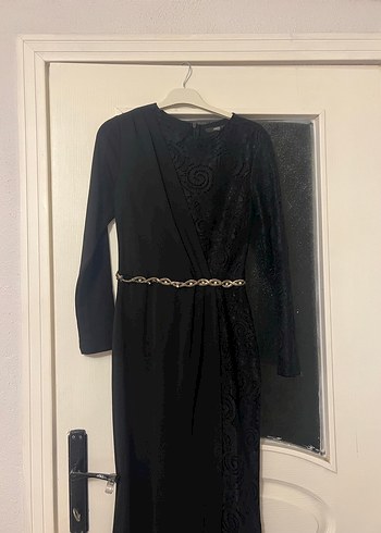 Uzun Kollu Siyah Yılan Desenli Kemerli Abiye - Görsel 2