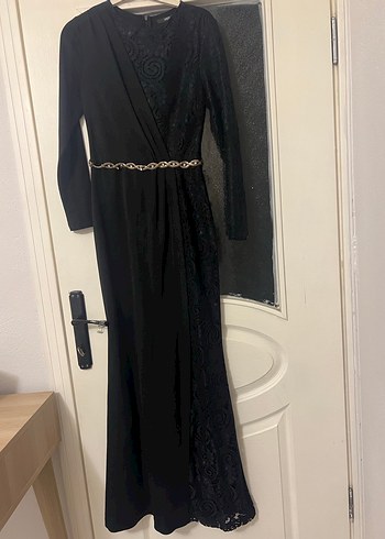 Uzun Kollu Siyah Yılan Desenli Kemerli Abiye - Görsel 5