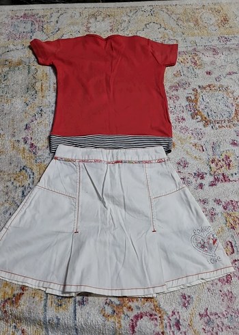 Kız Çocuk Kırmızı Baskılı Tişört ve Beyaz Etek - Görsel 2