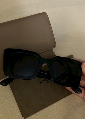 Burberry Siyah Tokalı Kadın Güneş Gözlüğü - Görsel 3