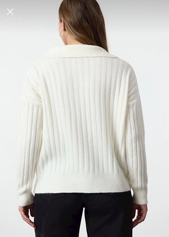 Beyaz V Yakalı Örgü Kadın Kazak - Görsel 4