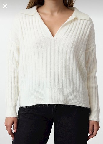 Beyaz V Yakalı Örgü Kadın Kazak - Görsel 3