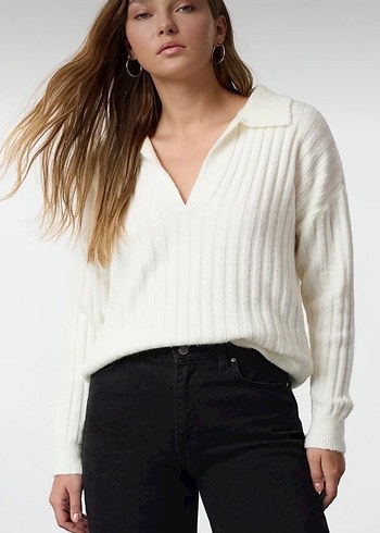 Beyaz V Yakalı Örgü Kadın Kazak - Görsel 2