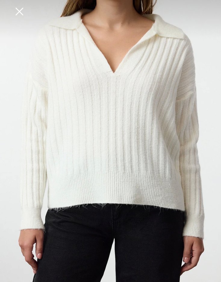 Beyaz V Yakalı Örgü Kadın Kazak - Görsel 3