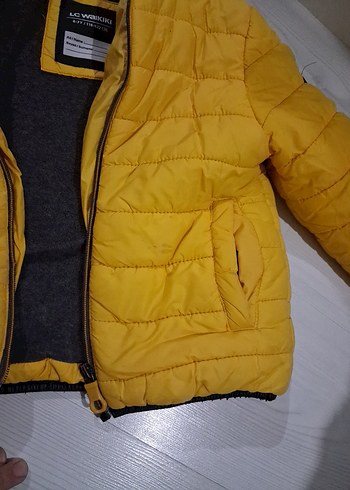Sarı Kapüşonlu Erkek Çocuk Mont lcw marka - Görsel 3