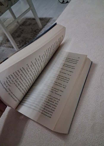 Beden Nehir Kıyısındaki Ev - Lena Manta