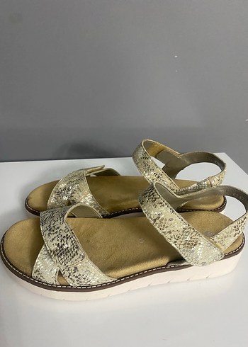 Altın Renkli Yılan Desenli Dolgu Topuklu Kadın Sandalet - Görsel 6