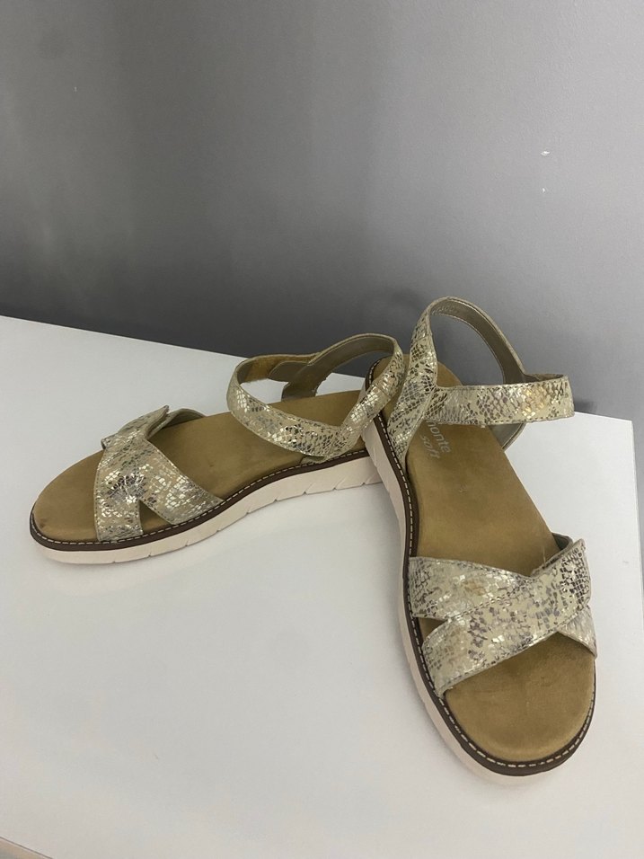 Altın Renkli Yılan Desenli Dolgu Topuklu Kadın Sandalet - Görsel 5