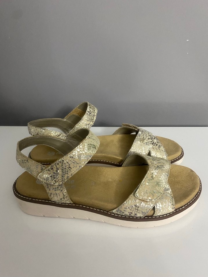 Altın Renkli Yılan Desenli Dolgu Topuklu Kadın Sandalet - Görsel 2