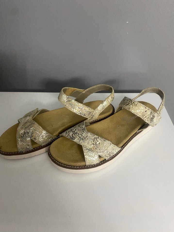 Altın Renkli Yılan Desenli Dolgu Topuklu Kadın Sandalet - Görsel 3