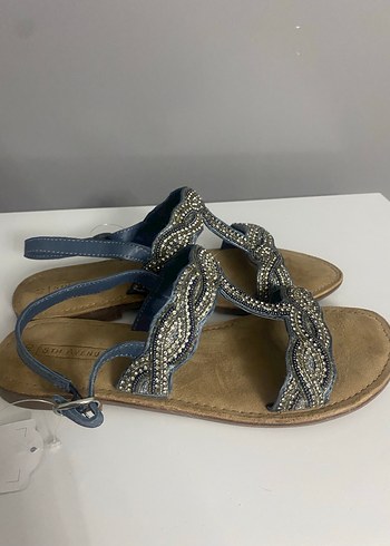 Boncuk İşlemeli Mavi Süet Kadın Dolgu Topuklu Sandalet - Görsel 2