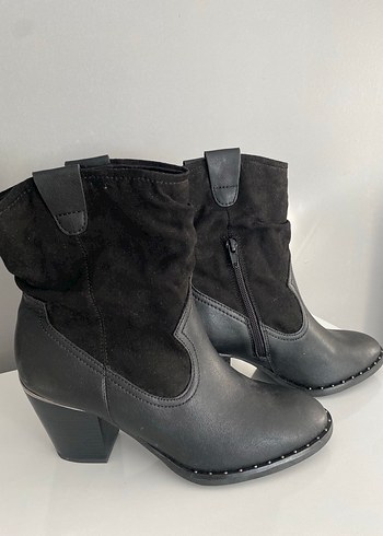 Siyah Süet Tokalı Kadın Topuklu Bot - Görsel 4