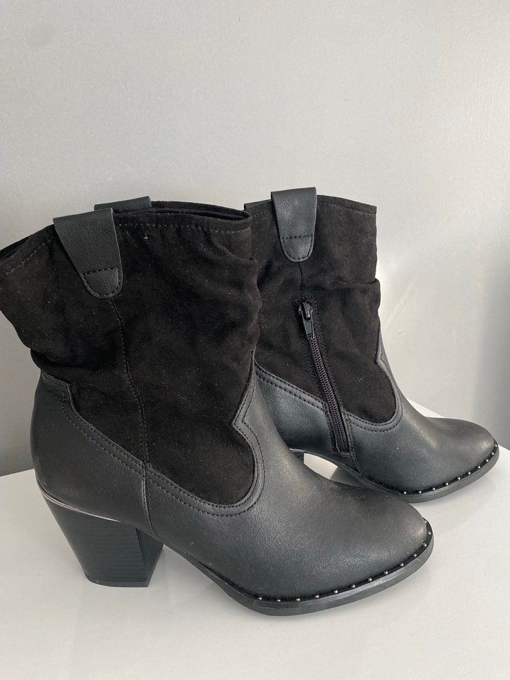 Siyah Süet Tokalı Kadın Topuklu Bot - Görsel 4