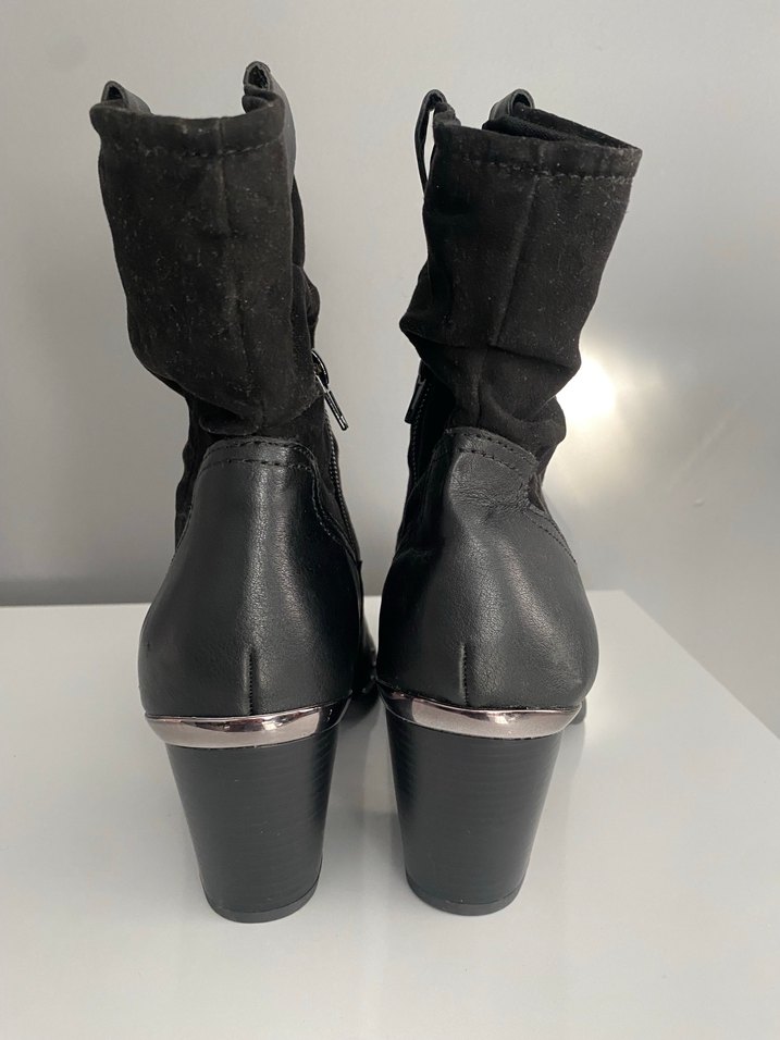 Siyah Süet Tokalı Kadın Topuklu Bot - Görsel 3