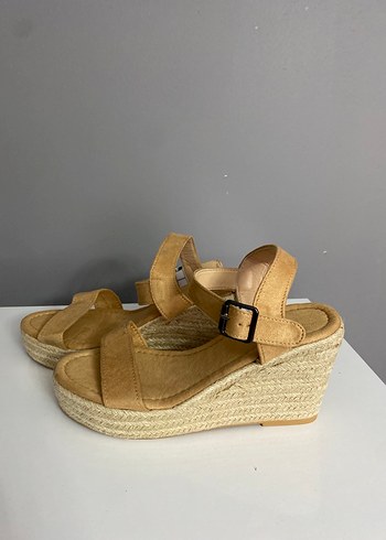 Bej Süet Dolgu Topuklu Kadın Sandalet - Görsel 3