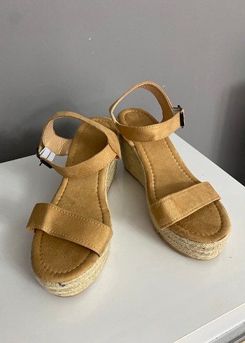 Bej Süet Dolgu Topuklu Kadın Sandalet - Görsel 7