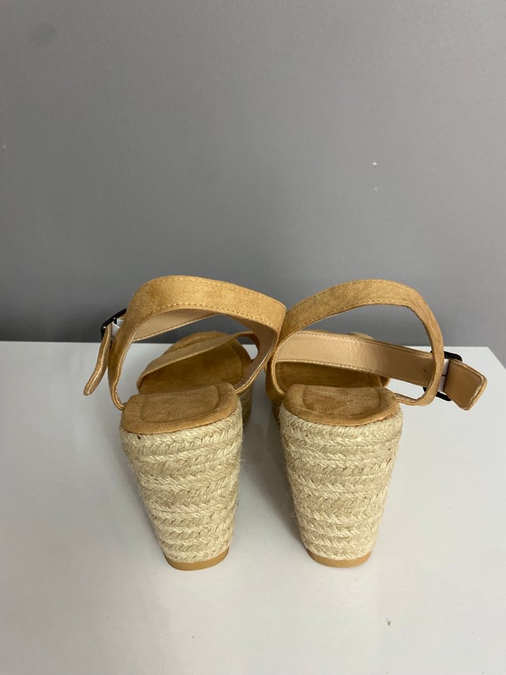 Bej Süet Dolgu Topuklu Kadın Sandalet - Görsel 5