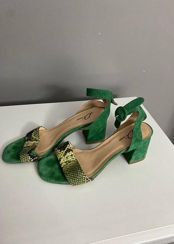 Yeşil Yılan Desenli Süet Kadın Topuklu Ayakkabı - Görsel 5