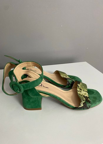 Yeşil Yılan Desenli Süet Kadın Topuklu Ayakkabı - Görsel 2