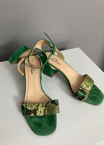 Yeşil Yılan Desenli Süet Kadın Topuklu Ayakkabı - Görsel 7