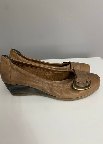 Bej Deri Tokalı Dolgu Topuk Kadın Klasik Ayakkabı - Görsel 6