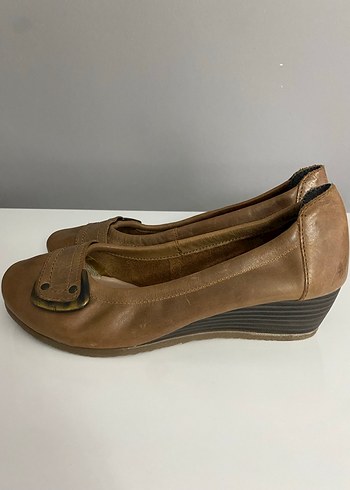 Bej Deri Tokalı Dolgu Topuk Kadın Klasik Ayakkabı - Görsel 4