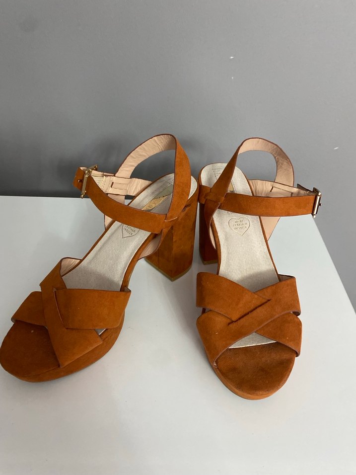 Bej Süet Dolgu Topuklu Kadın Sandalet - Görsel 5