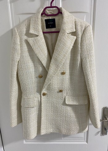 Beyaz Düğmeli Kadın Midi Blazer - Görsel 3