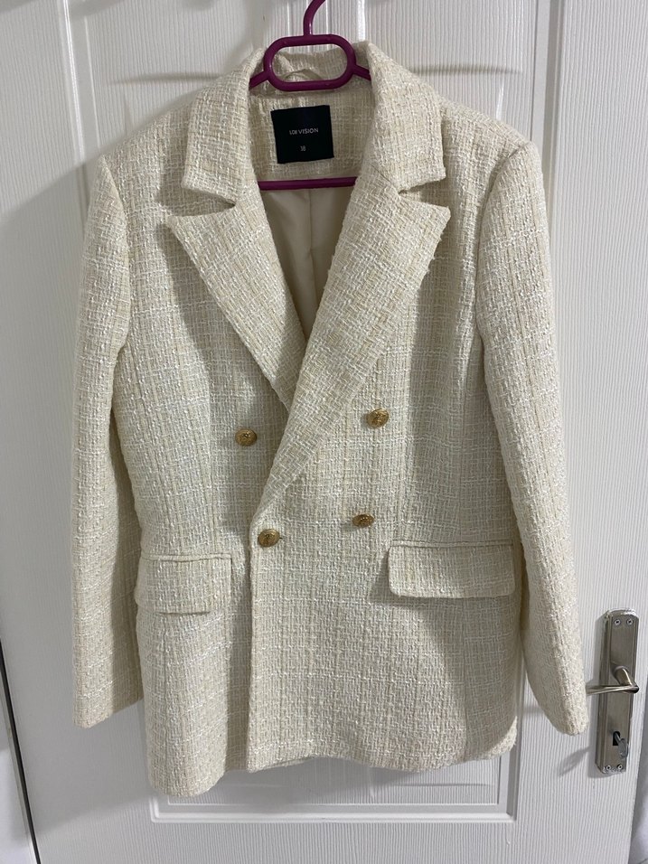 Beyaz Düğmeli Kadın Midi Blazer - Görsel 3