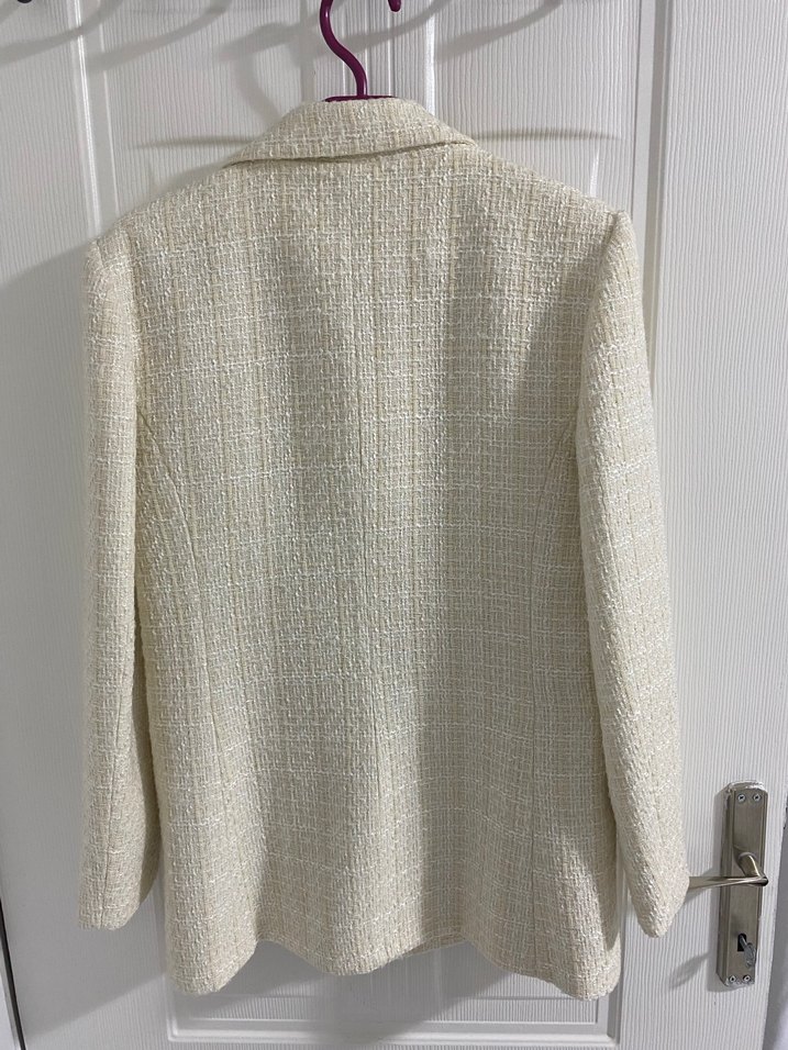 Beyaz Düğmeli Kadın Midi Blazer - Görsel 4