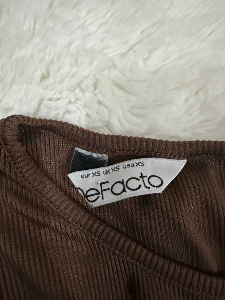 Kahverengi Yüksek Yakalı Kadın Atlet - Görsel 2